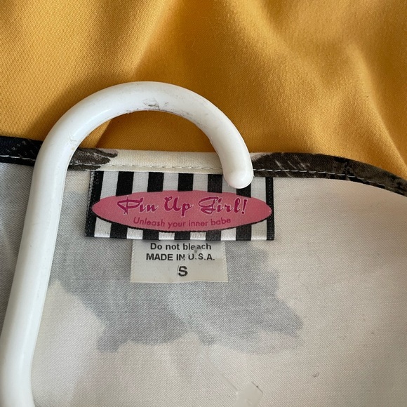 Vintage dress with full skirt - Picture 3 of 3